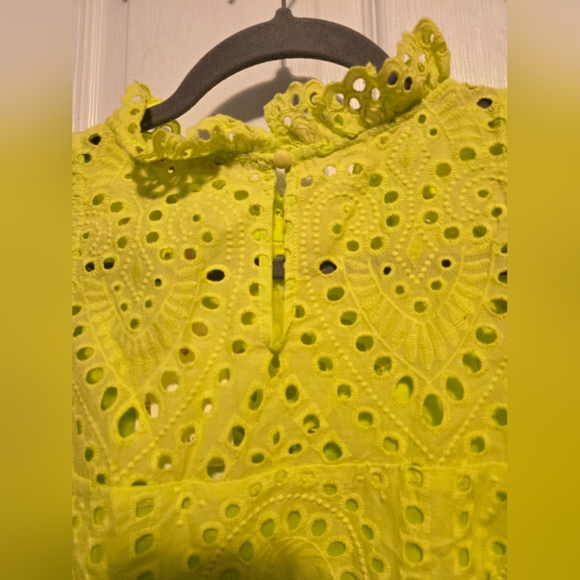 NWT Skie Are Blue Eyelet Lace Top Size S Color Lime Yellow - Picture 6 of 9